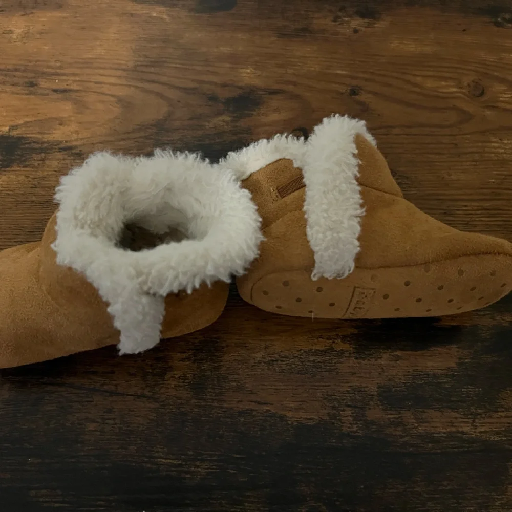 GAP Tan Baby Booties with Soft White Lining